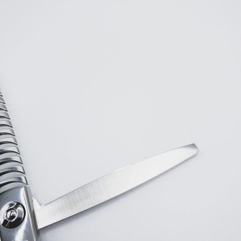 美品【フライングシザーズFLYING SCISSORS】OM-15M思金オモイカネ メガネ シザー セニング 美容ハサミ すきばさみ 美容師 理容師 約30~40% 右利き 6インチ 中古 sc65